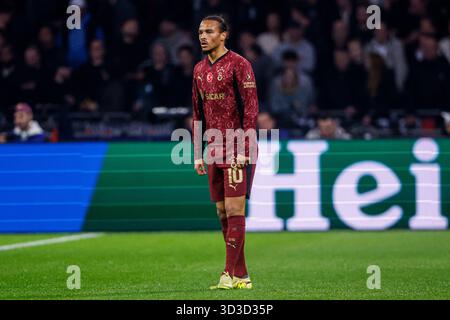Amsterdam, Niederlande. November 2025. AMSTERDAM, NIEDERLANDE - 5. NOVEMBER: Leroy Sane von Galatasaray sieht sich während des Spiels der UEFA Champions League 2025/26 Phase MD4 zwischen Ajax und Galatasaray in der Johan Cruijff Arena am 5. November 2025 in Amsterdam an. (Foto: Broer van den Boom/Orange Pictures) Credit: Orange Pics BV/Alamy Live News Stockfoto