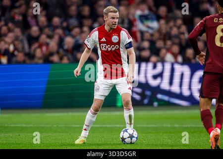 Amsterdam, Niederlande. November 2025. AMSTERDAM, NIEDERLANDE - 5. NOVEMBER: Davy Klaassen vom AFC Ajax dribbelt während des Spiels der UEFA Champions League 2025/26 Phase MD4 zwischen Ajax und Galatasaray in der Johan Cruijff Arena am 5. November 2025 in Amsterdam. (Foto: Broer van den Boom/Orange Pictures) Credit: Orange Pics BV/Alamy Live News Stockfoto