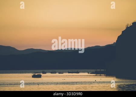 Sonnenuntergang über der wunderschönen See von Ohrid, Republik Mazedonien Stockfoto