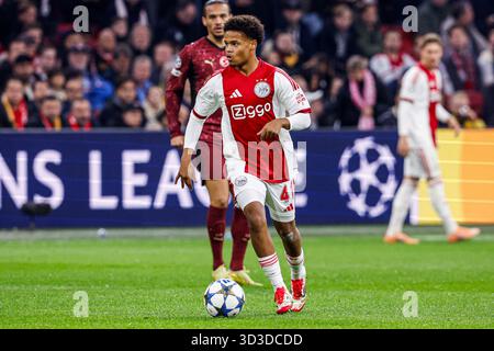 Amsterdam, Niederlande. November 2025. AMSTERDAM, NIEDERLANDE - 5. NOVEMBER: Gerald Alders vom AFC Ajax dribbelt während des Spiels der UEFA Champions League 2025/26 Phase MD4 zwischen Ajax und Galatasaray in der Johan Cruijff Arena am 5. November 2025 in Amsterdam. (Foto: Broer van den Boom/Orange Pictures) Credit: Orange Pics BV/Alamy Live News Stockfoto