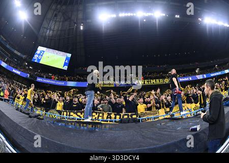 MANCHESTER, GROSSBRITANNIEN - 05. NOVEMBER: Borrusia Dortmund Fans beim UEFA Champions League-Spiel zwischen Manchester City und Borussia Dortmund im Etihad Stadium am 4. Spieltag der UEFA Champions League Saison 2025/26 am 5. November 2025 in Manchester, Großbritannien. Stockfoto