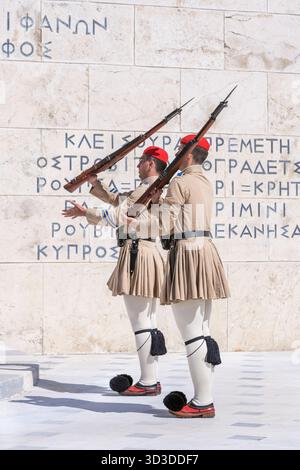 Evzone Soldaten, die Wachablösung, Athen, Griechenland, Europa, Stockfoto