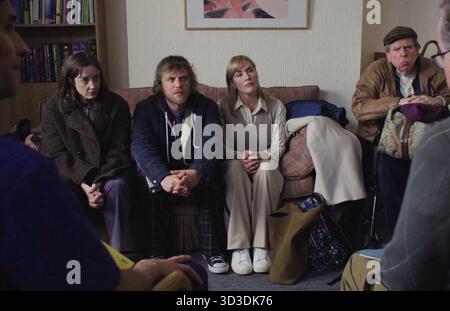 ERSCHEINUNGSDATUM: 24. Dezember 2025 TITEL: Goodbye June STUDIO: Netflix REGISSEUR: Kate Winslet PLOT: Folgt einer Gruppe von geschwisterlichen Bruchstücken, die unter plötzlichen und schwierigen Umständen zusammenkommen müssen. MIT ANDREA RISEBOROUGH, JOHNNY FLYNN, KATE WINSLET UND TIMOTHY SPALL. NUR REDAKTIONELLE VERWENDUNG! Nicht für kommerzielle ZWECKE! Stockfoto