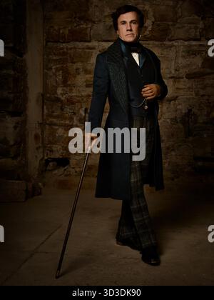 ERSCHEINUNGSDATUM: 7. November 2025 TITEL: Frankenstein STUDIO: Netflix REGISSEUR: Guillermo del Toro PLOT: Ein brillanter, aber egoistischer Wissenschaftler erweckt eine Kreatur in einem monströsen Experiment zum Leben, das letztlich zur Zerstörung sowohl des Schöpfers als auch seiner tragischen Schöpfung MIT CHRISTOPH WALTZ als Harlander führt. NUR REDAKTIONELLE VERWENDUNG! Nicht für kommerzielle ZWECKE! Stockfoto