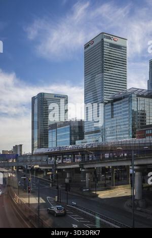 London, England – 25. März 2017: Hauptsitz von HSBC und Barclays in der Canary Wharf London, Großbritannien Stockfoto