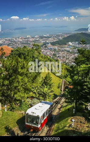 Berühmte Funnicular hinauf Pennang Hill in Malaysia mit spektakulärem Blick von oben Stockfoto