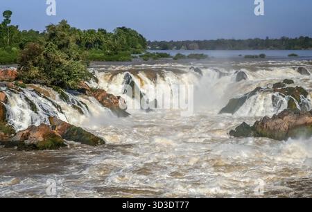 Leistungsstarke Khone Falls auf Mekong in Laos Stockfoto