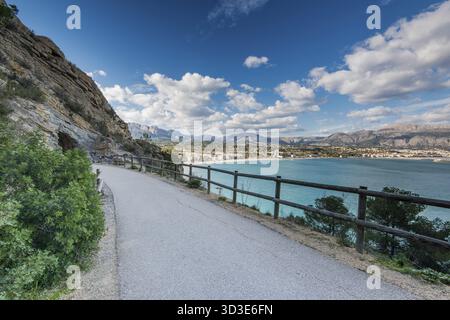 Panoramablick über Albir in Alicante, Spanien an sonnigen Tagen. Albir ist das wichtigste Touristenziel in Costa Blanca Stockfoto