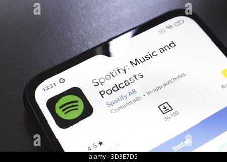 22. Oktober 2024, Brasilien. In dieser Abbildung wird das Spotify App-Logo auf einem Smartphone-Bildschirm angezeigt Stockfoto