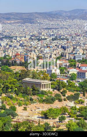 Blick auf den Tempel von Hephaestus und die Stadt Athen, Athen, Griechenland Stockfoto