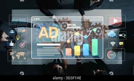 Eine Top-Down-Ansicht von Geschäftsexperten, die an einer digitalen Marketingstrategie mit visueller Datenverarbeitung und Technologie zusammenarbeiten, wobei Teamarbeit in einem betont wird Stockfoto