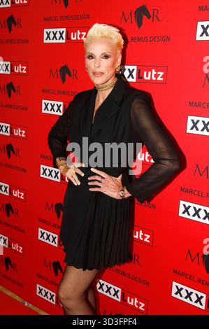 Brigitte Nielsen beim XXXLutz x Marcel Remus Collection Launch im Premium-Möbel- und Einrichtungshaus XXXLutz. Nürnberg, 05.11.2025 *** Brigitte Nielsen bei der XXXLutz x Marcel Remus Collection Launch im Premium Möbel- und Innenausstatter XXXLutz Nürnberg, 05 11 2025 Foto:xAgenturxWehnertx/xGränzdörferx/xFuturexImagex remus 5138 Stockfoto