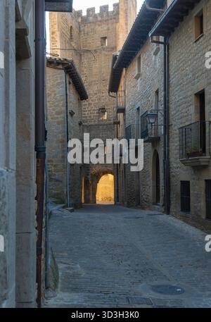 Historische Gebäude im mittelalterlichen Dorf SOS del Rey Católico, Bezirk Cinco Villas, Provinz Saragossa, Aragon, Spanien, Europa Stockfoto