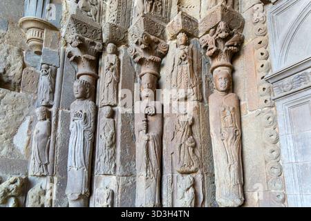 Steingeschnitzte Figuren Eingang Iglesia de San Esteban, romanische Kirche, SOS del Rey Católico, Cinco Villas Zaragoza Provinz, Aragon, Spanien, Europa Stockfoto