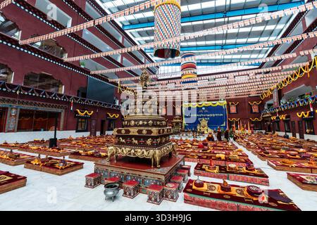 Tempel Esszimmer, Anigongma Nunnery, Gerima Dorf, Tagong (Lhagang), Garzê Autonome tibetische Präfektur, Sichuan, China Stockfoto