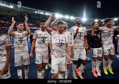 Paris, Frankreich. November 2025. Fußball: Champions League, Paris Saint-Germain - Bayern München, Vorrunde, Spieltag 4, Parc des Princes, Bayern feiert den Sieg in Paris. Quelle: Federico Gambarini/dpa/Alamy Live News Stockfoto