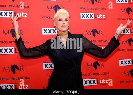 Schauspielerin Brigitte Nielsen beim XXXLutz x Marcel Remus Collection Launch im Premium-Möbel- und Einrichtungshaus XXXLutz. Nürnberg, 05.11.2025 Bayern Deutschland *** Schauspielerin Brigitte Nielsen bei der XXXLutz x Marcel Remus Collection Launch im Premium Möbel- und Innenarchitekturgeschäft XXXLutz Nürnberg, 05 11 2025 Bavaria Deutschland Copyright: XDwixAnoraganingrumx Stockfoto