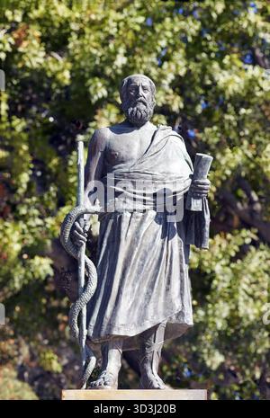 Denkmal, Statue, Hippokrates auch Hippokrates von Kos, berühmter alter Arzt, Vater der modernen Medizin, 460-370 v. Chr. Altstadt, Stadt Kos, Insel K Stockfoto