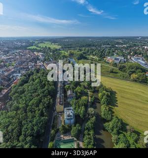 Die mittelfränkische Stadt Fürth von oben, Blick auf die Bezirke rund um das Rednitztal Stockfoto