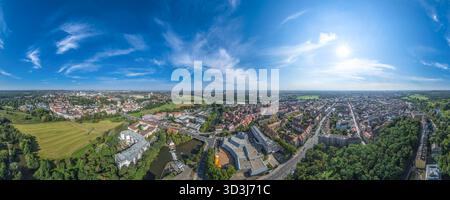 Die mittelfränkische Stadt Fürth von oben, Blick auf die Bezirke rund um das Rednitztal Stockfoto