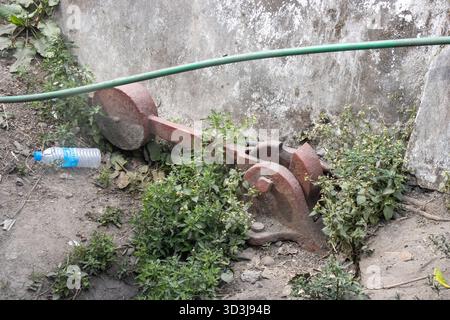Darjeeling Himalayan Railway oder DHR Red Switch Point Lever am Straßenrand Stockfoto