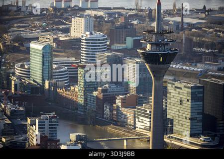 Luftaufnahme, Rheinturm, Fernsehturm, Medienhafen, Düsseldorf, Rheinland, Nordrhein-Westfalen, Deutschland, am Handelshafen, Aussichtsturm, Büro Stockfoto