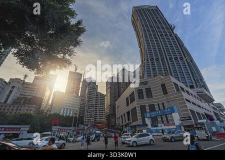 Chongqing, China - August 2019 : Chongqing, China - August 2019 : Moderne Handels- und Geschäftsgebäude, einschließlich Raffles City Chongqing Gebäude Stockfoto