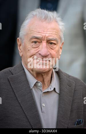 Rom, Italien. November 2025. ROM, ITALIEN - 6. NOVEMBER: Robert de Niro und Bürgermeister Roberto Gualtieri werden am 6. November 2025 in Rom, Italien, in Campidoglio gesehen. Quelle: dpa/Alamy Live News Stockfoto