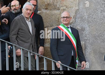 Roma, Latium. November 2025. Der amerikanische Schauspieler Robert de Niro erhält die Lupa Capitolina-Auszeichnung vom Bürgermeister von Rom Roberto Gualtieri im Campidoglio. Rom (Italien), 06. November 2025 AllShotLive-Credit: SIPA USA/Alamy Live News Stockfoto
