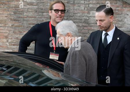 Rom, Italien. November 2025. Robert de Niro verlässt das Capidoglio. Quelle: SOPA Images Limited/Alamy Live News Stockfoto