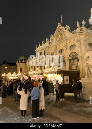 Weihnachtsmarkt auf dem Schloss Belvedere in Wien, Österreich Stockfoto