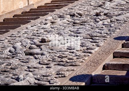 Nahaufnahme der Drachentreppe im Palast der himmlischen Reinheit - Verbotene Stadt in Peking Stockfoto