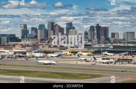 Juni 2022 Boston Massachusetts USA die Skyline von Boston hinter dem boston Logan International Airport. ( Rick Friedman ) Stockfoto