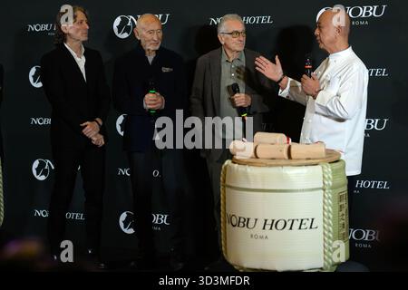 Rom, Italien. November 2025. Carlo Acampora, Meir Teper, Schauspieler Robert de Niro und Koch Nobu Matsuhisa nehmen am 6. November 2025 an der Eröffnung des Hotels Nobu in der Via Veneto in Rom (Italien) teil. Quelle: Insidefoto/Alamy Live News Stockfoto