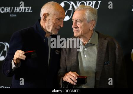 Rom, Italien. November 2025. Filmproduzent und Geschäftsmann Meir Teper und Schauspieler Robert de Niro nehmen an der „Sake-Zeremonie“ zur Eröffnung des Nobu Hotels in der Via Veneto in Rom (Italien) am 6. November 2025 teil. Quelle: Insidefoto/Alamy Live News Stockfoto