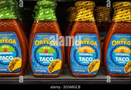 D'Agostino Supermarkt in New York City bietet eine große Auswahl an Produkten, USA 2025 Stockfoto