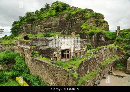 Daulatabad Fort ist ein altes Fort in Maharashtra, Indien. Ursprünglich Deogiri genannt, Fort aus natürlichen Felsen gebaut. Stockfoto