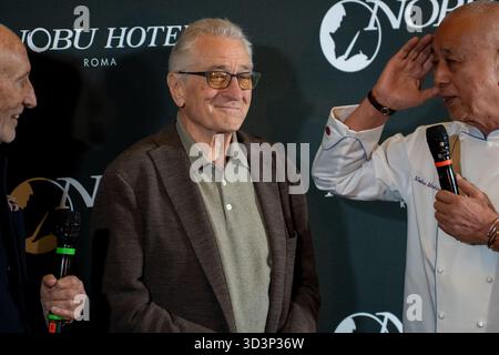 Rom, Italien. November 2025. In Rom, Italien, am 6. November 2025, haben Nobus drei Gründer, Meir Teper, Robert de Niro und Chefkoch Nobu Matsuhisa nehmen an der Eröffnung des Nobu Hotels im Nobu Hotel Rome teil. (Foto: Luca Carlino/NurPhoto)0 Credit: NurPhoto SRL/Alamy Live News Stockfoto