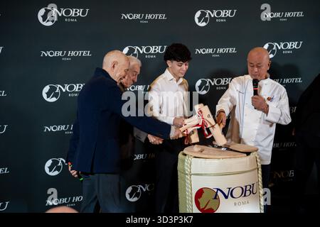 Rom, Italien. November 2025. In Rom, Italien, am 6. November 2025, haben Nobus drei Gründer, Meir Teper, Robert de Niro und Chefkoch Nobu Matsuhisa nehmen an der Eröffnung des Nobu Hotels im Nobu Hotel Rome teil. (Foto: Luca Carlino/NurPhoto) Credit: NurPhoto SRL/Alamy Live News Stockfoto