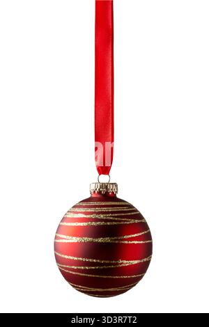 Rote Weihnachtskugel auf weiß, mit Beschneidungspfad im Lieferumfang enthalten. Stockfoto