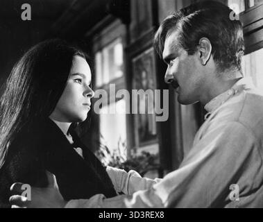 Die Schauspieler Geraldine Chaplin und Omar Sharif im Film Doctor Shiwago, USA 1965 Stockfoto