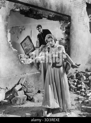 Schauspieler Ingrid Bergman und Omar Sharif in dem Film The Yellow Rolls-Royce, USA 1964 Stockfoto