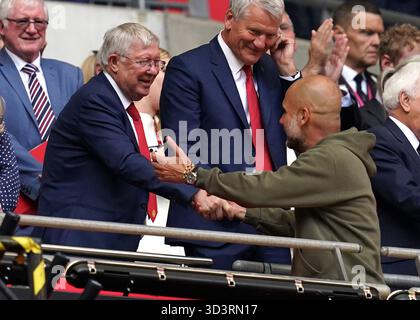 Aktenfoto vom 03.06.2023 von Sir Alex Ferguson mit Manchester City Manager PEP Guardiola. Sir Alex Ferguson gratulierte Manchester City-Chef PEP Guardiola vor seinem tausendsten Spiel als Manager. Ausgabedatum: Freitag, 7. November 2025. Stockfoto