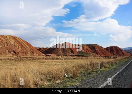 Regenbogenfarbene, rote Berge in der Türkei, Provinz Erzurum Stockfoto