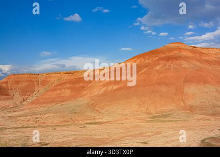 Regenbogenfarbene, rote Berge in der Türkei, Provinz Erzurum Stockfoto