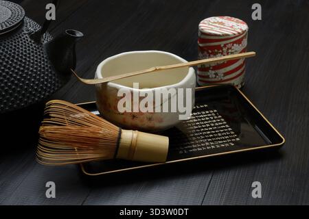 Matcha-Teezubereitungszubehör, Teeutensilien Stockfoto