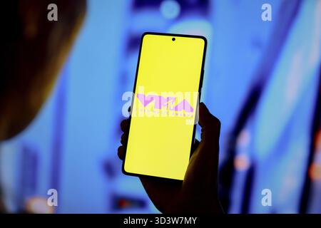 12. September 2024, Paraguay. In dieser Fotoabbildung wird das MTV Video Music Awards (VMA)-Logo auf einem Smartphone-Bildschirm angezeigt Stockfoto