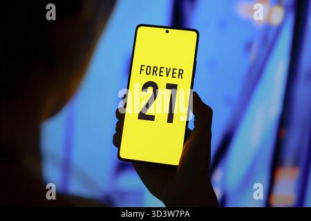 12. September 2024, Paraguay. In dieser Fotoabbildung wird das Forever 21-Logo auf einem Smartphone-Bildschirm angezeigt Stockfoto