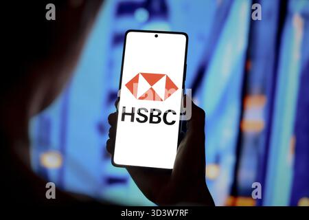 12. September 2024, Paraguay. In dieser Abbildung wird das HSBC-Logo auf einem Smartphone-Bildschirm angezeigt Stockfoto