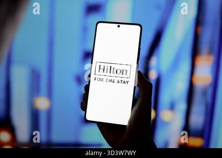 12. September 2024, Paraguay. In dieser Fotoabbildung wird das Hilton Worldwide Holdings Inc.-Logo auf einem Smartphone-Bildschirm angezeigt Stockfoto